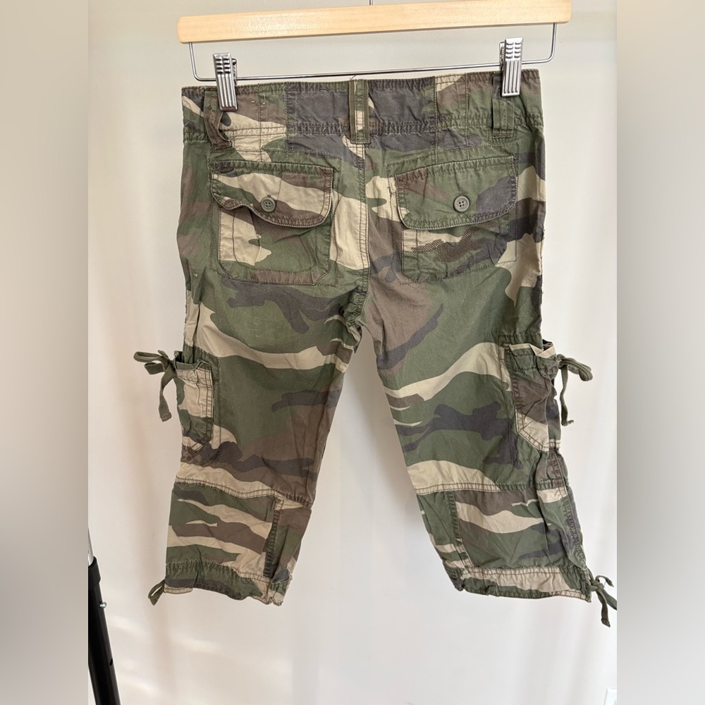 Hollister Camouflage Cargo Capris - Picture 2 of 2
